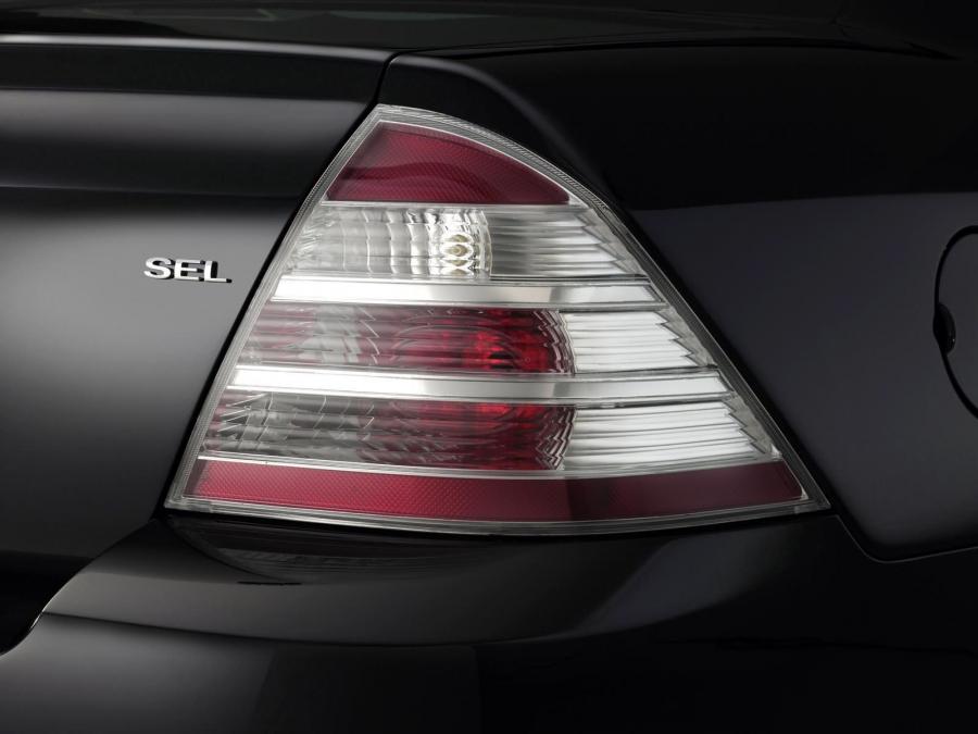  Ford Five Hundred SEL 2008 года  (фото 13 из 19)